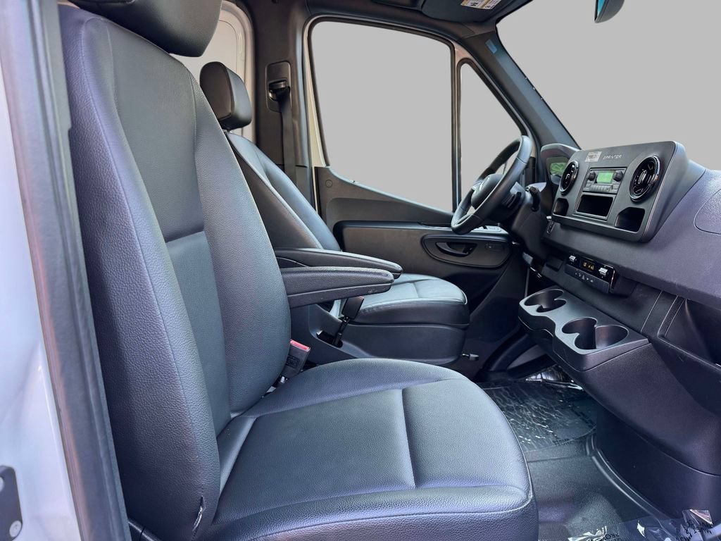 Used 2025 Mercedes-Benz Sprinter 2500 image 14