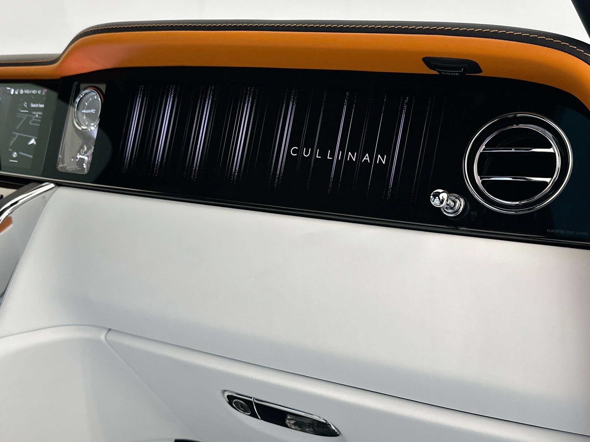New 2027 Rolls-Royce Cullinan AWD/4WD image 31