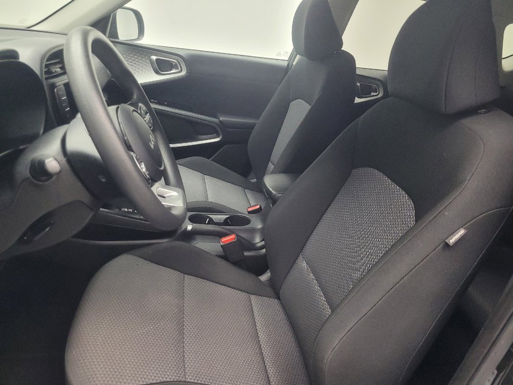 Used 2023 Kia Soul LX image 17