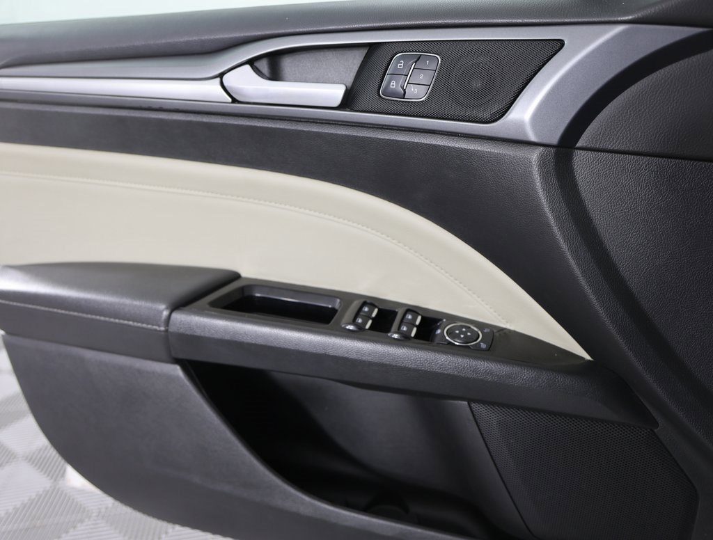 Used 2015 Ford Fusion Titanium image 18