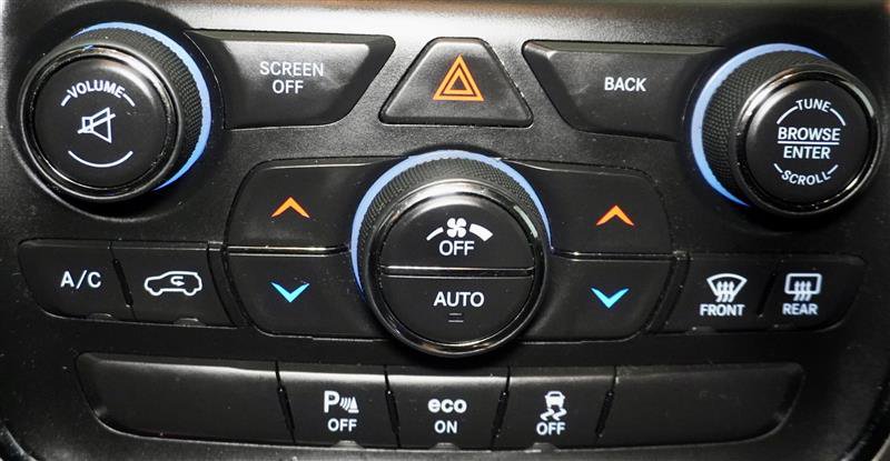 Used 2017 Jeep Grand Cherokee Laredo image 23