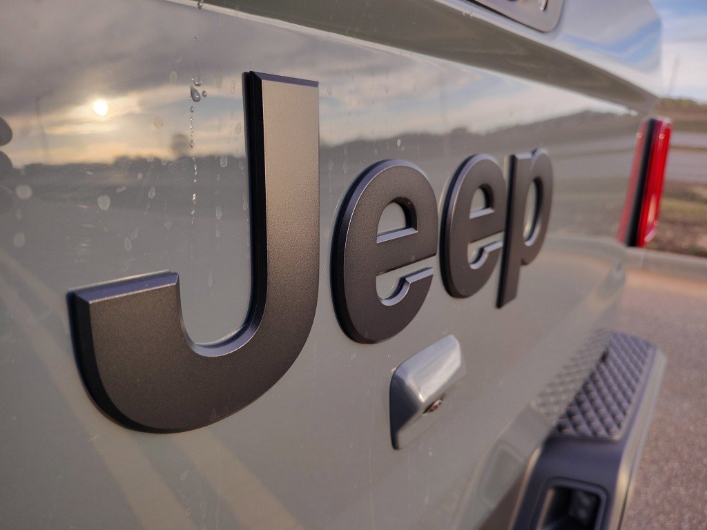 New 2026 Jeep Gladiator Sport AWD/4WD image 8