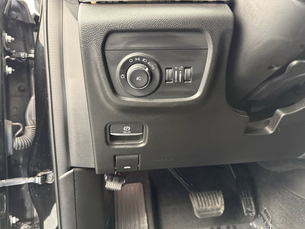 Used 2022 Jeep Grand Cherokee Limited image 24