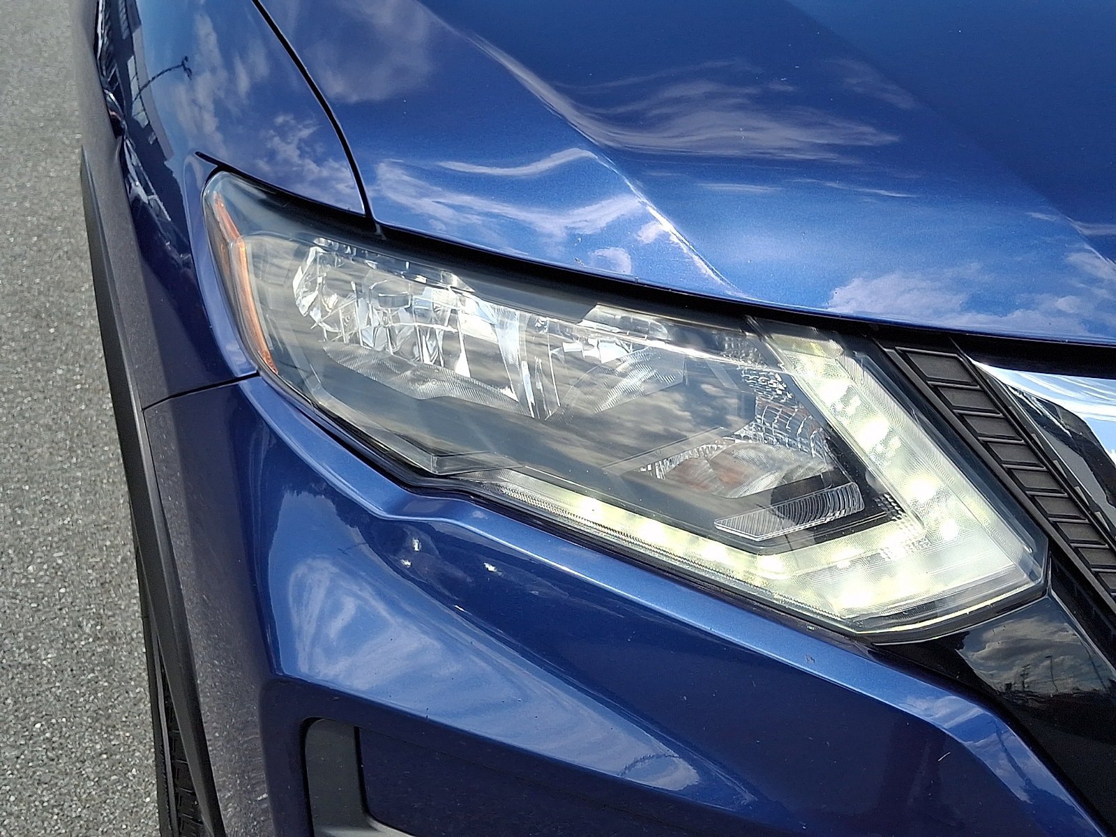 Used 2019 Nissan Rogue SV AWD/4WD image 10
