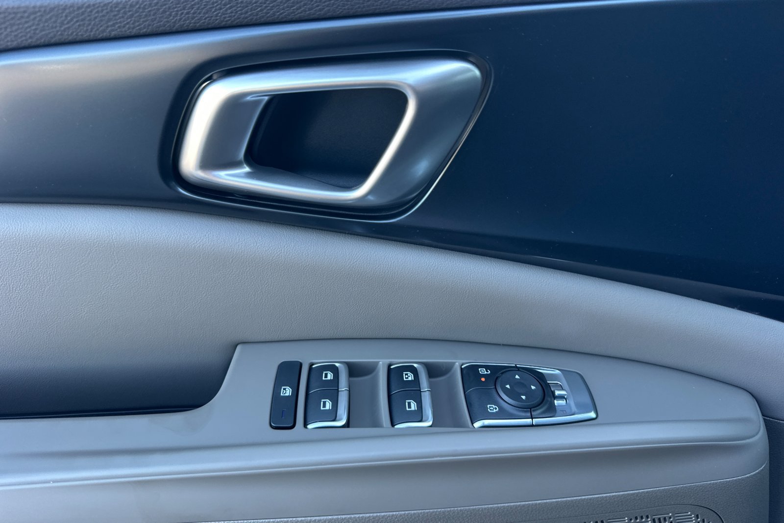 New 2027 Kia Carnival FWD image 11
