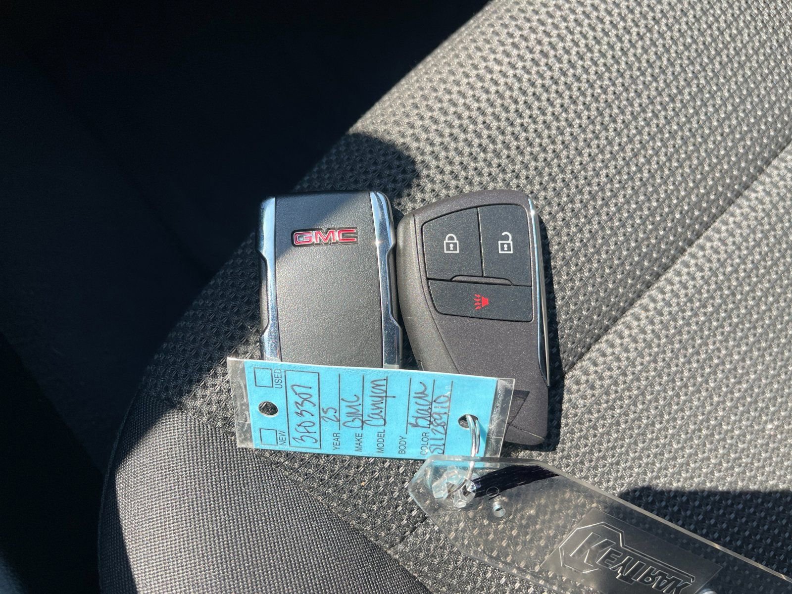 Used 2025 GMC Canyon Elevation image 10