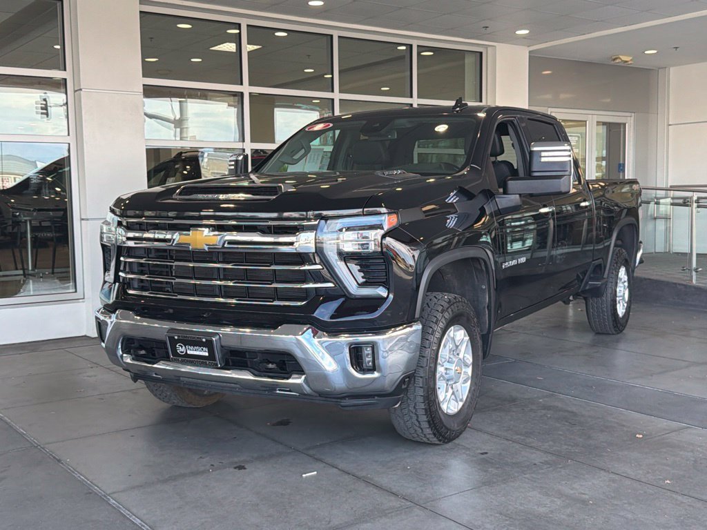 Used 2024 Chevrolet Silverado 2500 LTZ AWD/4WD image 2
