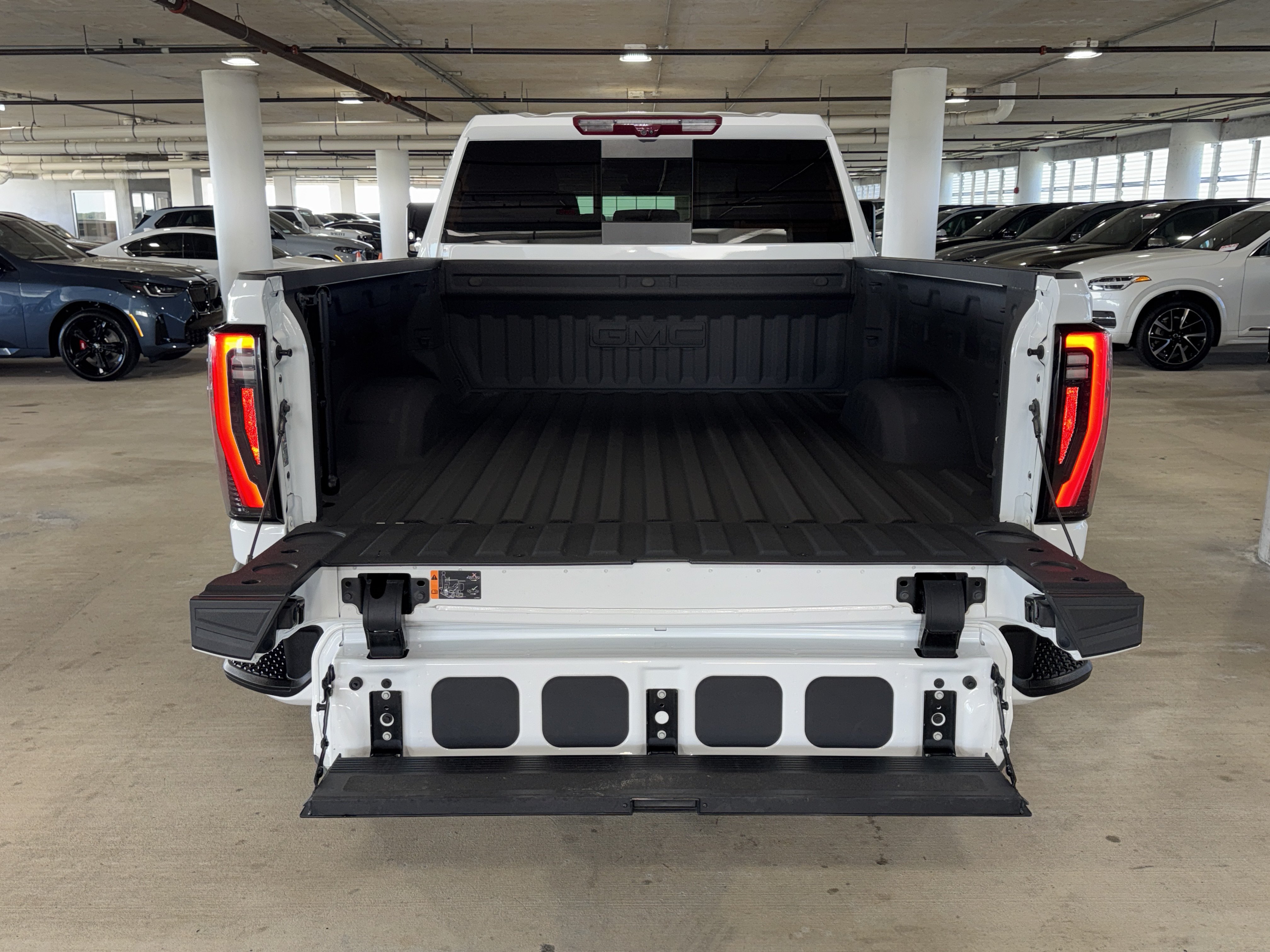 Used 2025 GMC Sierra 2500 AT4 w/ AT4 Premium Plus Package AWD/4WD image 13