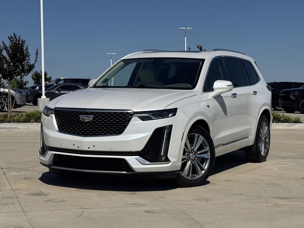 Used 2020 Cadillac XT6 Premium Luxury FWD image 2