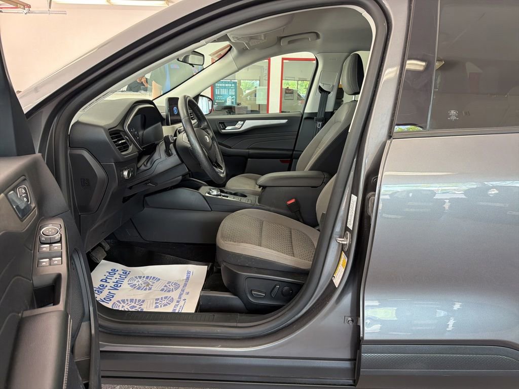 Used 2021 Ford Escape SE w/ SE Sport Appearance Package AWD/4WD image 6