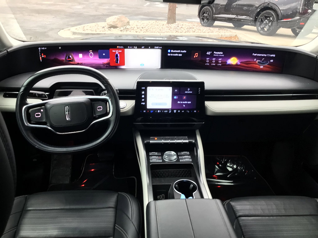 Used 2024 Lincoln Nautilus Reserve image 13