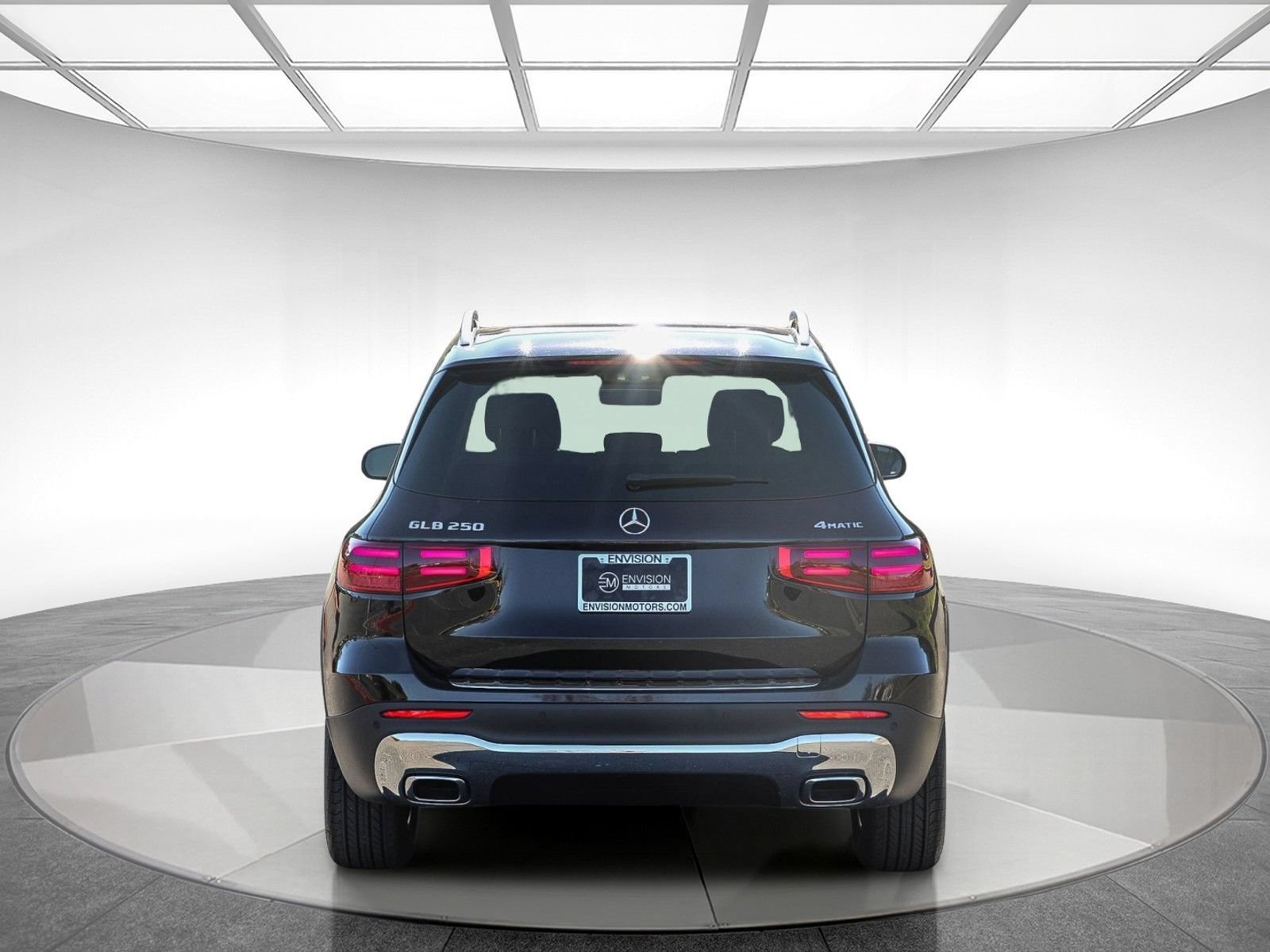 Used 2026 Mercedes-Benz GLB 250 4MATIC image 3