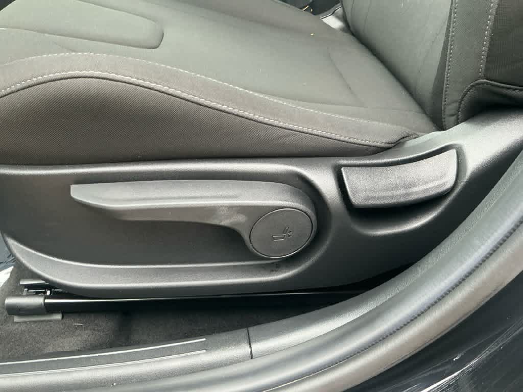 Used 2026 Hyundai Elantra Hybrid FWD image 23