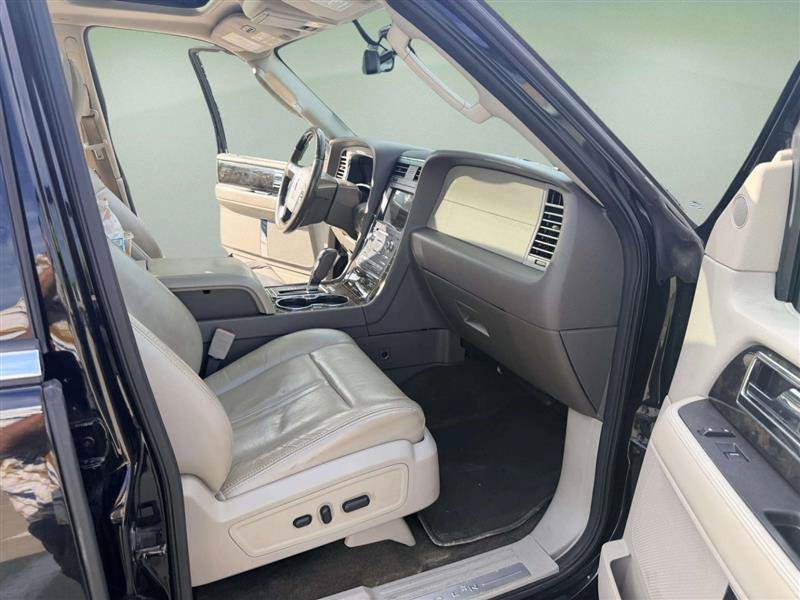 Used 2016 Lincoln Navigator Select AWD/4WD image 18