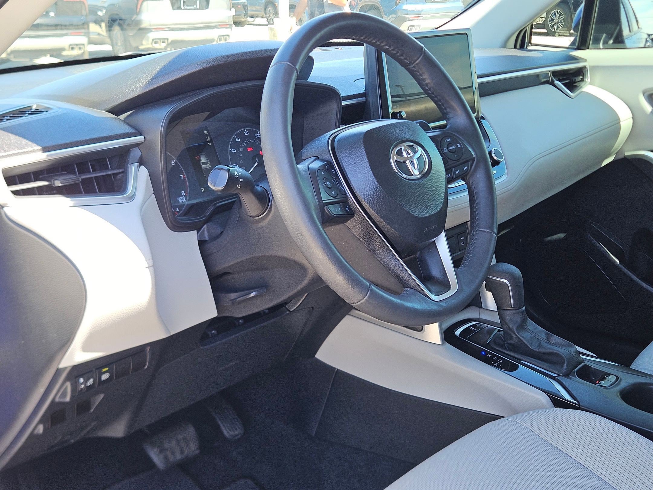 Used 2024 Toyota Corolla Cross LE image 10