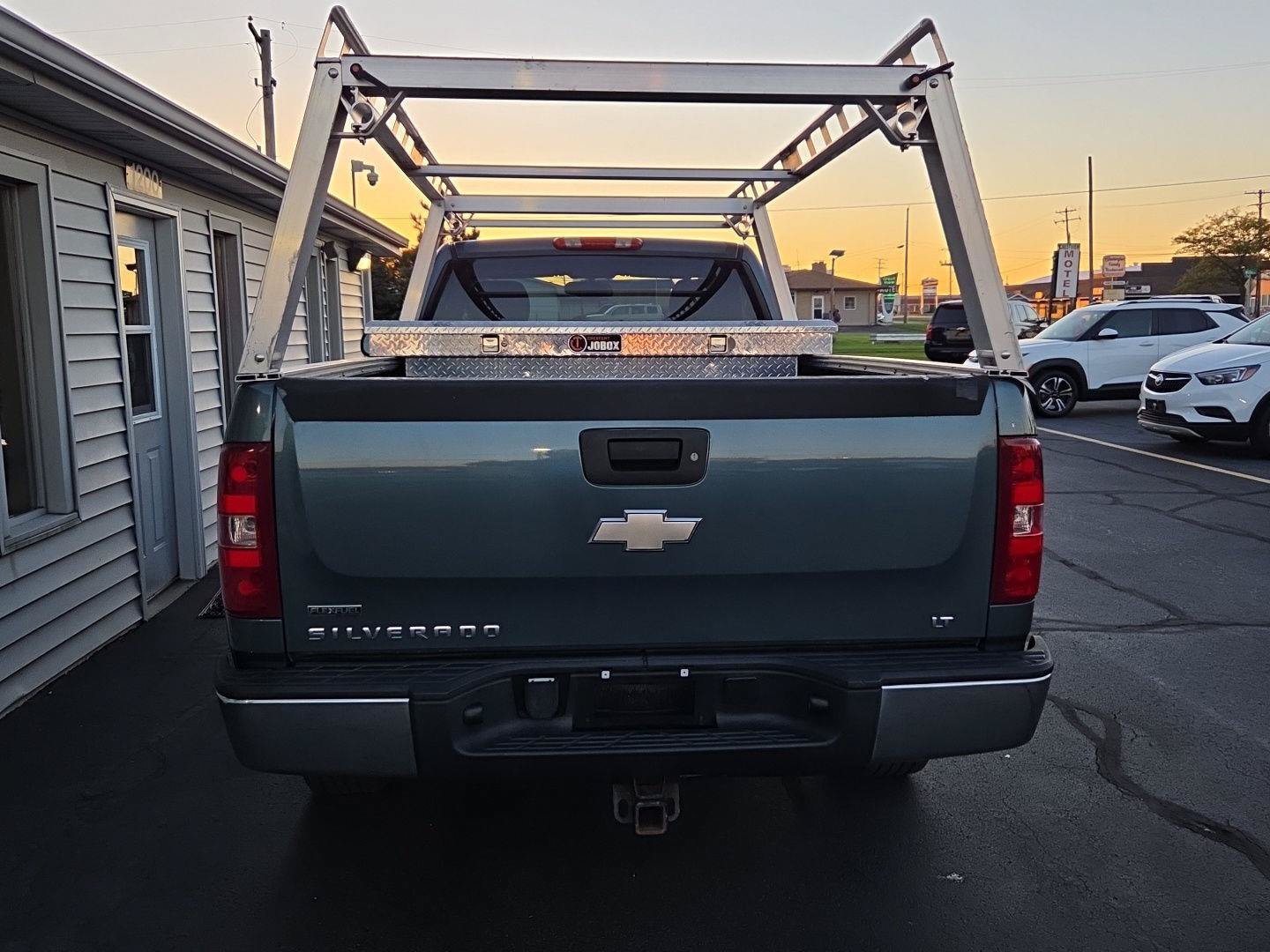 Used 2008 Chevrolet Silverado 1500 LT w/ EZ-Lift Tailgate Package RWD image 5