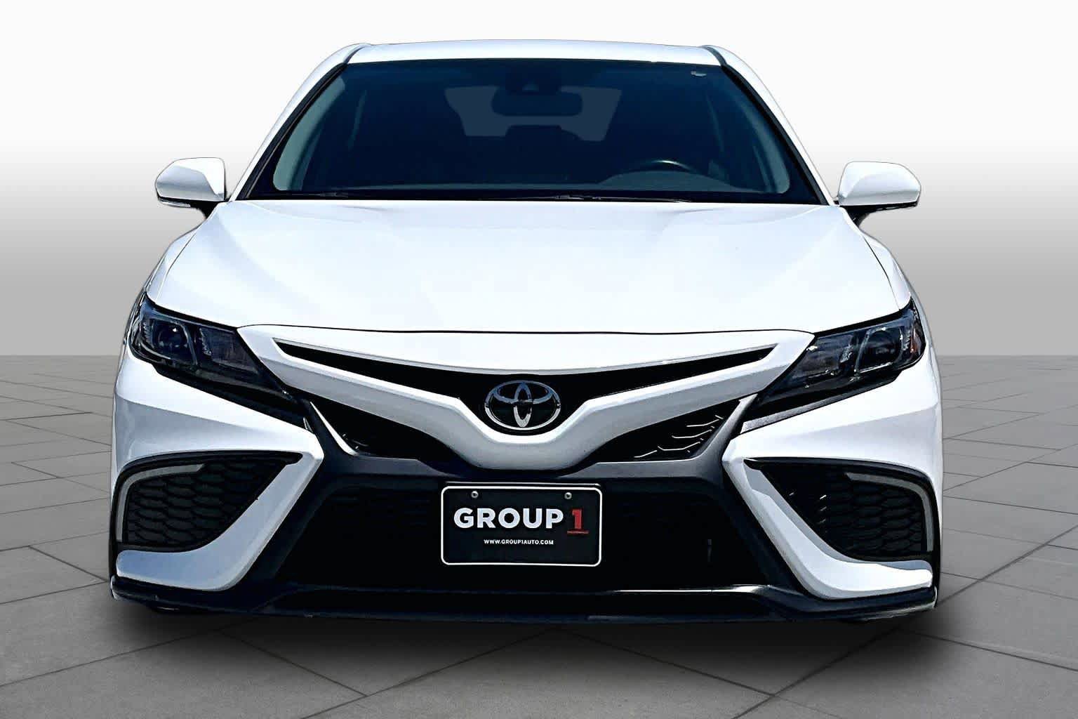 Used 2023 Toyota Camry SE w/ Convenience Package FWD image 4