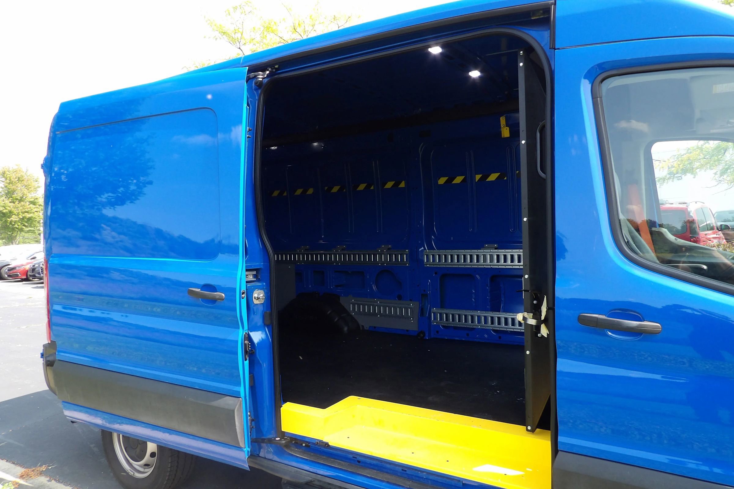 Used 2020 Ford Transit 250 Medium Roof RWD image 9