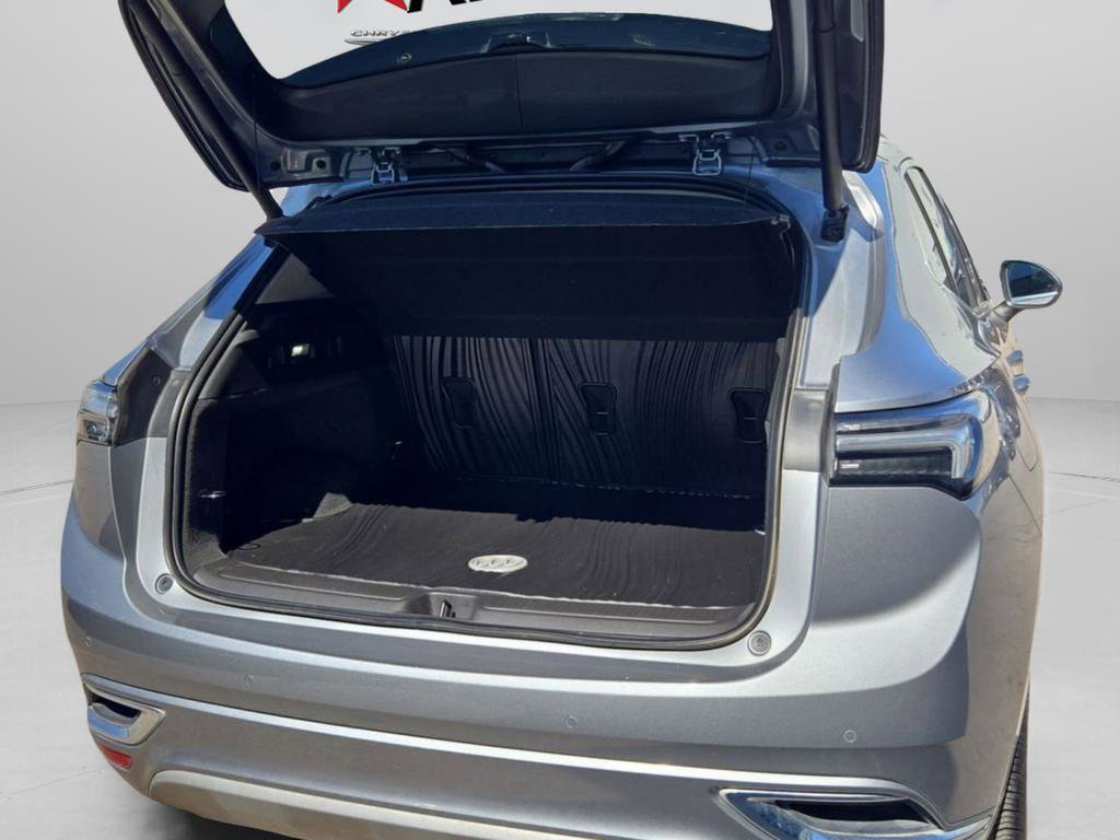 Used 2023 Buick Envision Avenir image 25