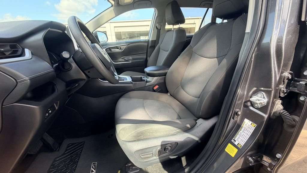 Used 2025 Toyota RAV4 XLE FWD image 25