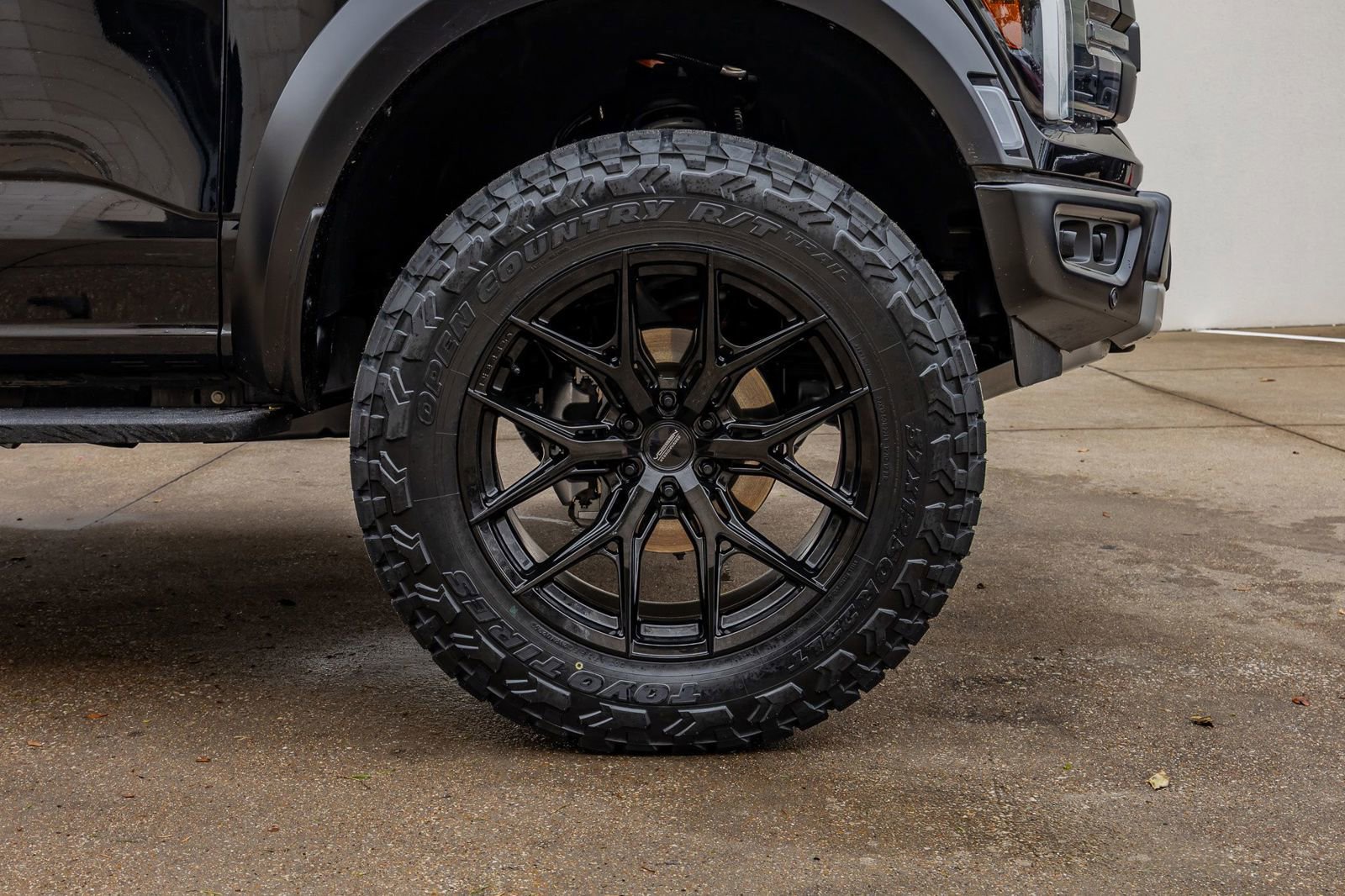 Used 2025 Ford F150 Raptor AWD/4WD image 12