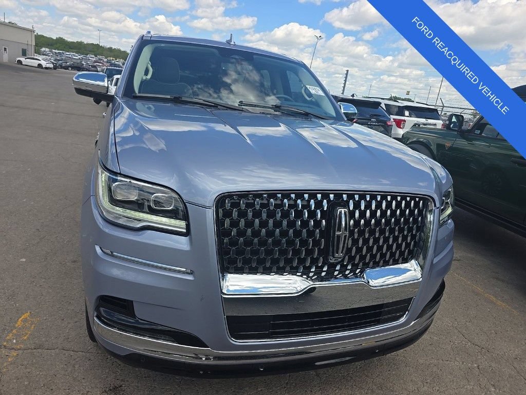 Used 2024 Lincoln Navigator L Black Label AWD/4WD image 3