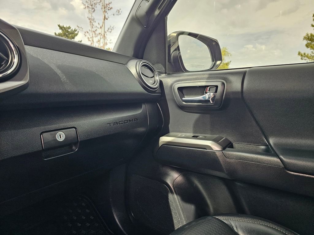 Used 2020 Toyota Tacoma TRD Sport image 31