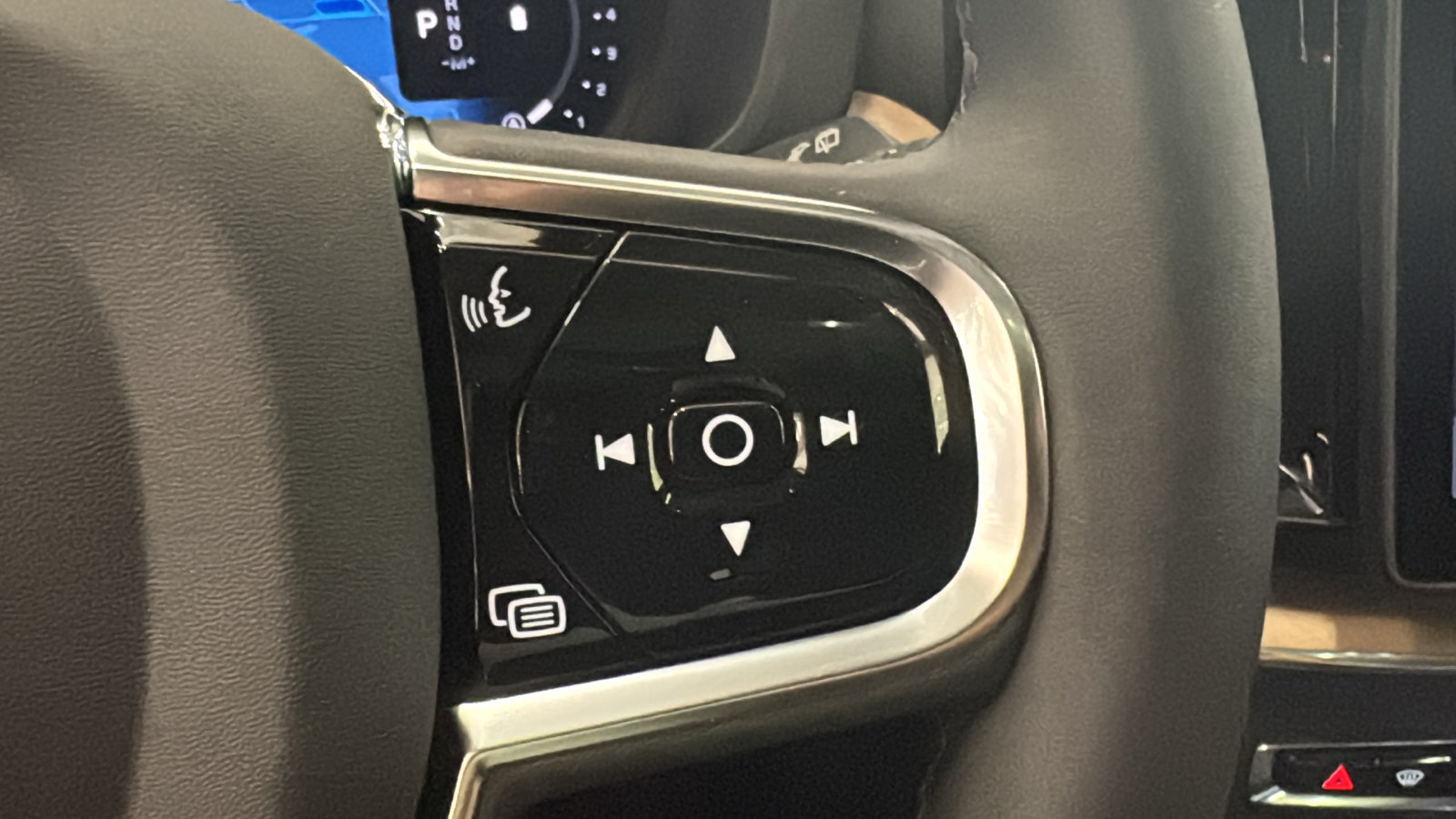 New 2026 Volvo XC60 B5 Plus w/ Protection Package Premier AWD/4WD image 14