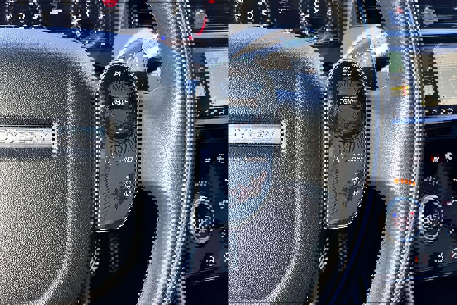 Used 2020 Land Rover Discovery Sport SE R-Dynamic image 17