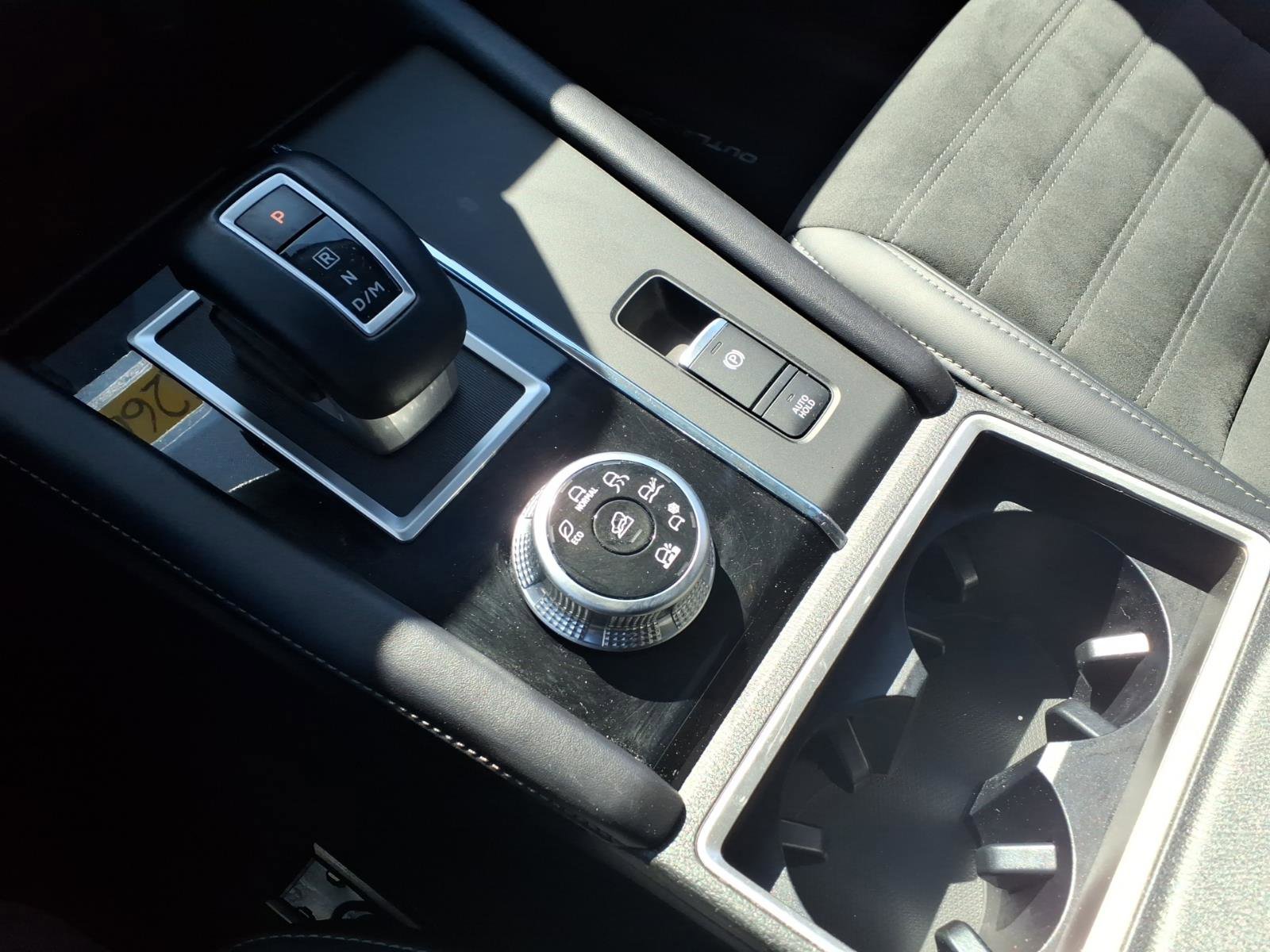 Used 2023 Mitsubishi Outlander SE image 33