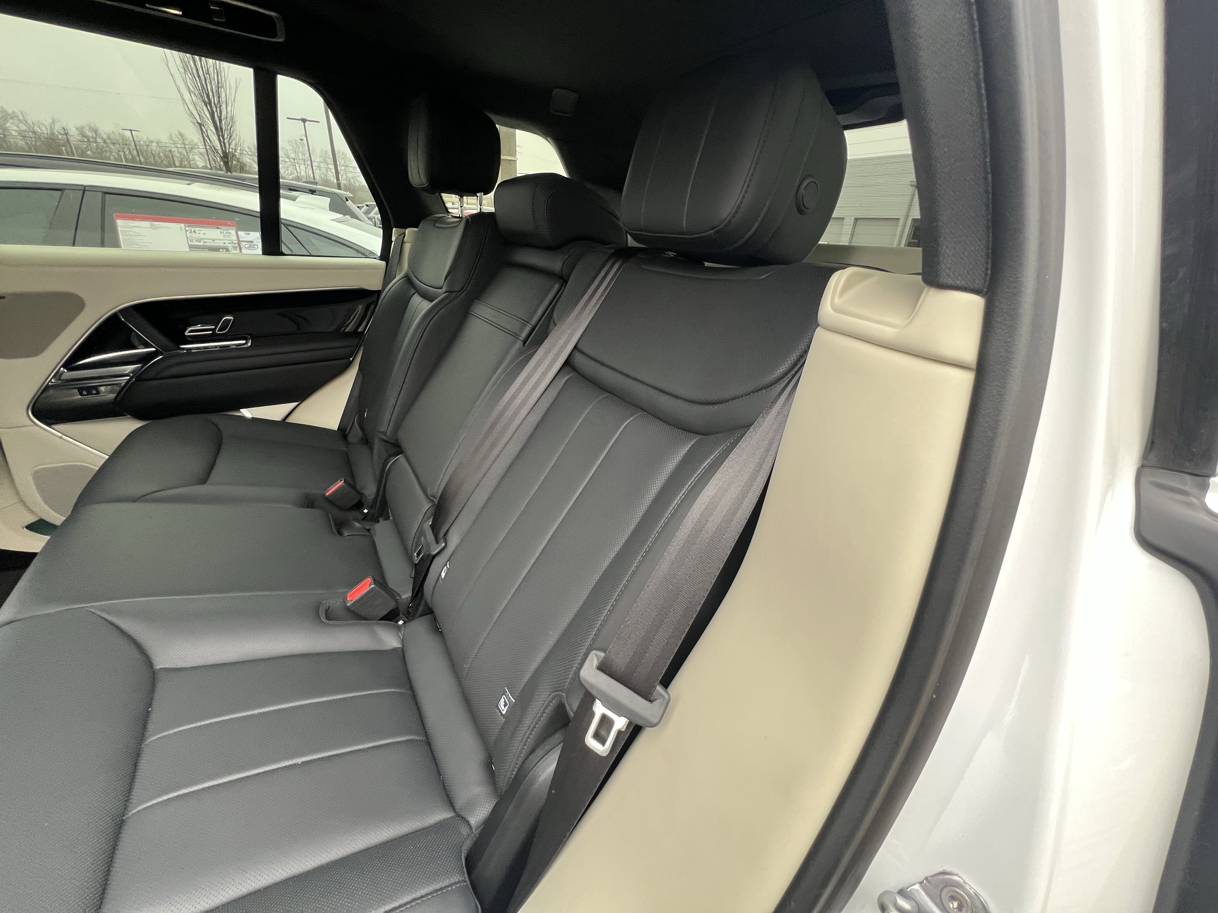 Certified 2023 Land Rover Range Rover SE image 32