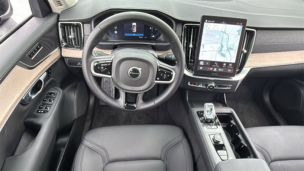 Certified 2025 Volvo XC90 B6 Plus image 8