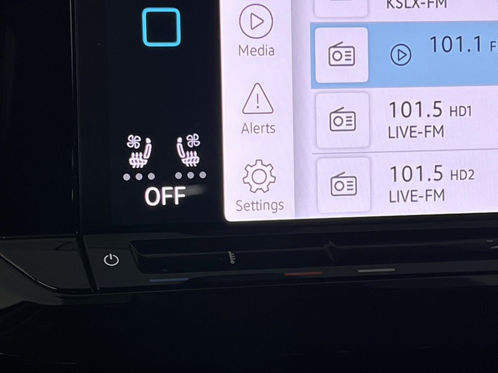 Used 2025 Volkswagen Atlas SE image 19