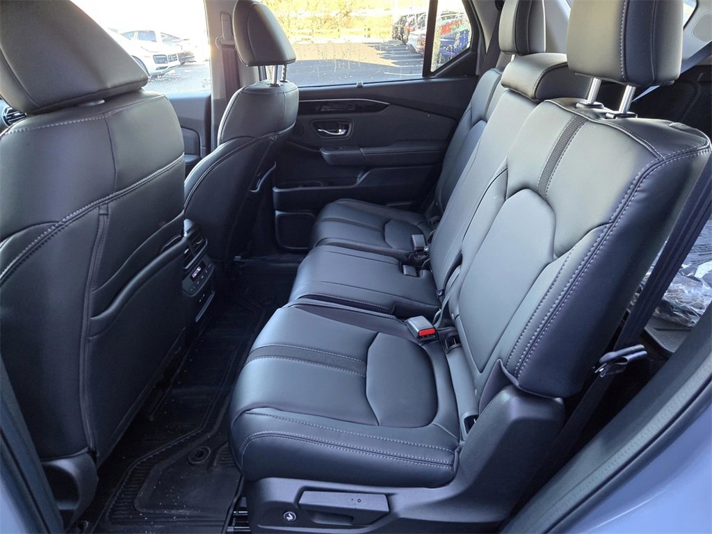 New 2025 Honda Pilot Touring image 10