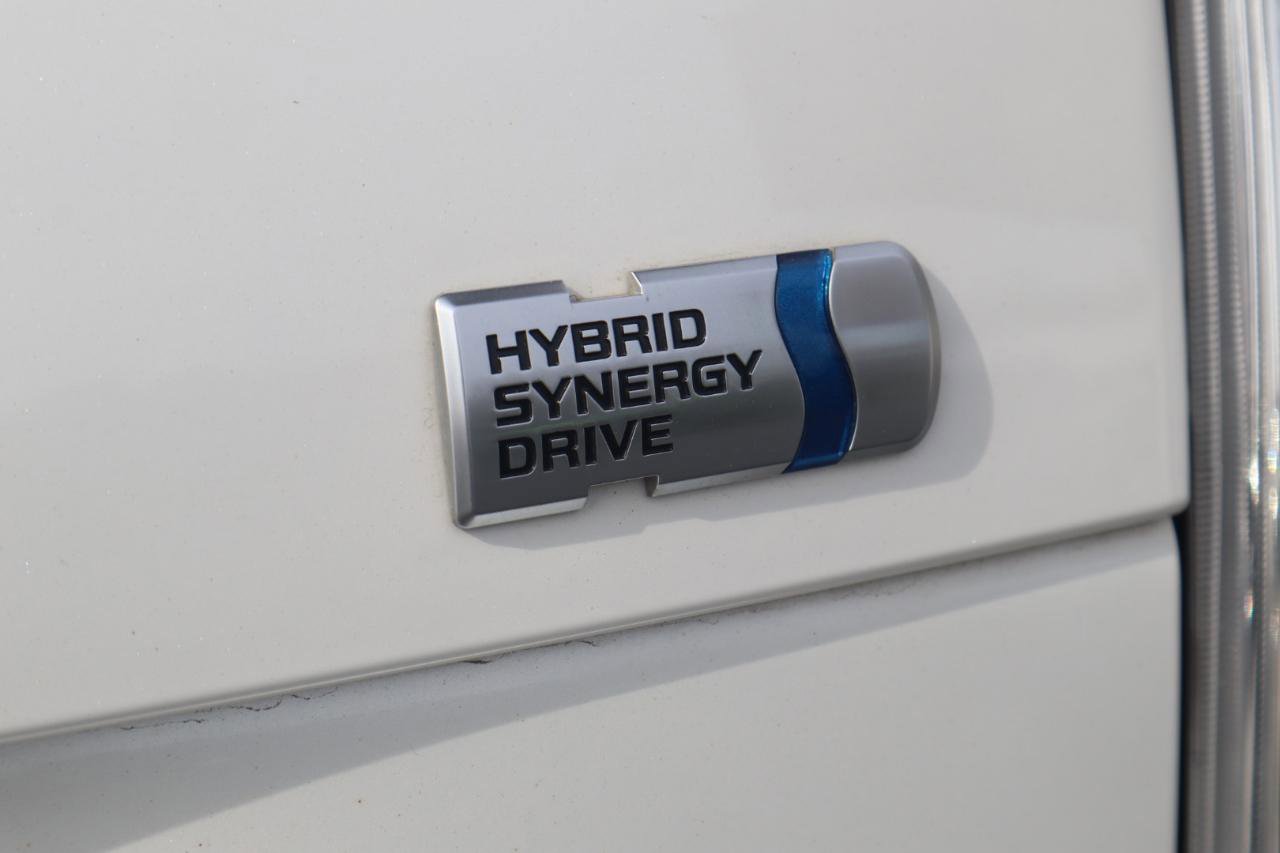 Used 2015 Toyota Prius Four w/ Deluxe Solar Roof Package image 27