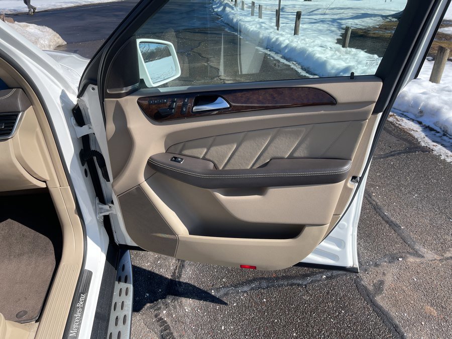 Used 2015 Mercedes-Benz GL 450 4MATIC image 27