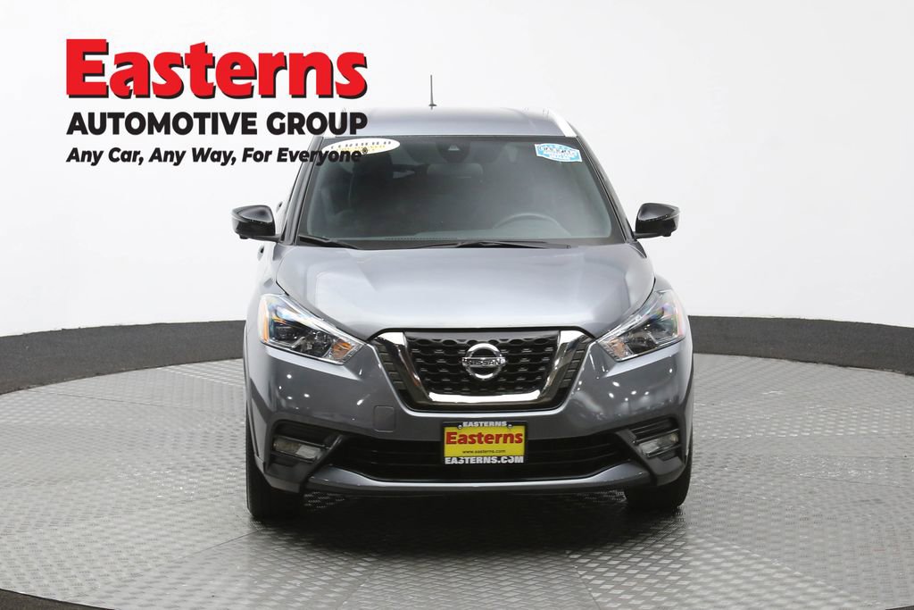 Used 2020 Nissan Kicks SR image 2