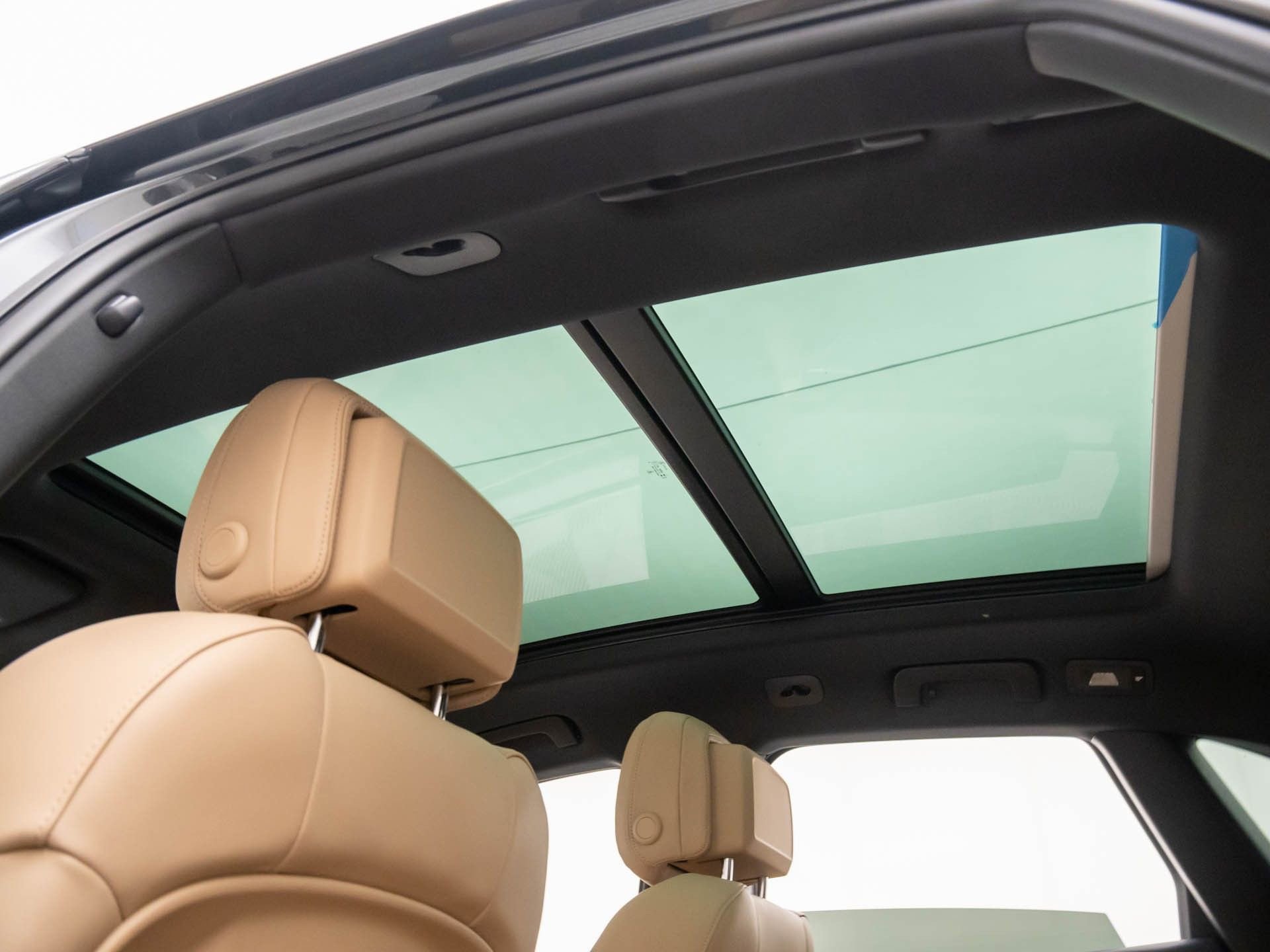 Certified 2025 Porsche Macan image 19