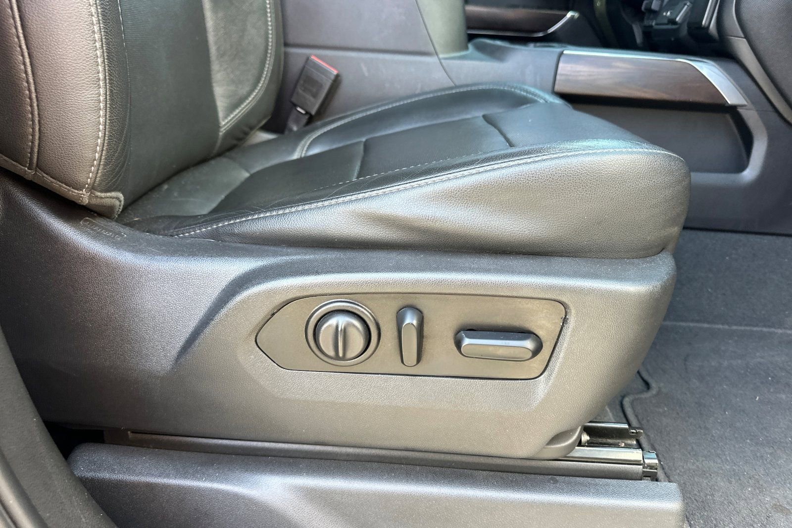 Used 2019 GMC Sierra 1500 SLT w/ SLT Premium Package image 22