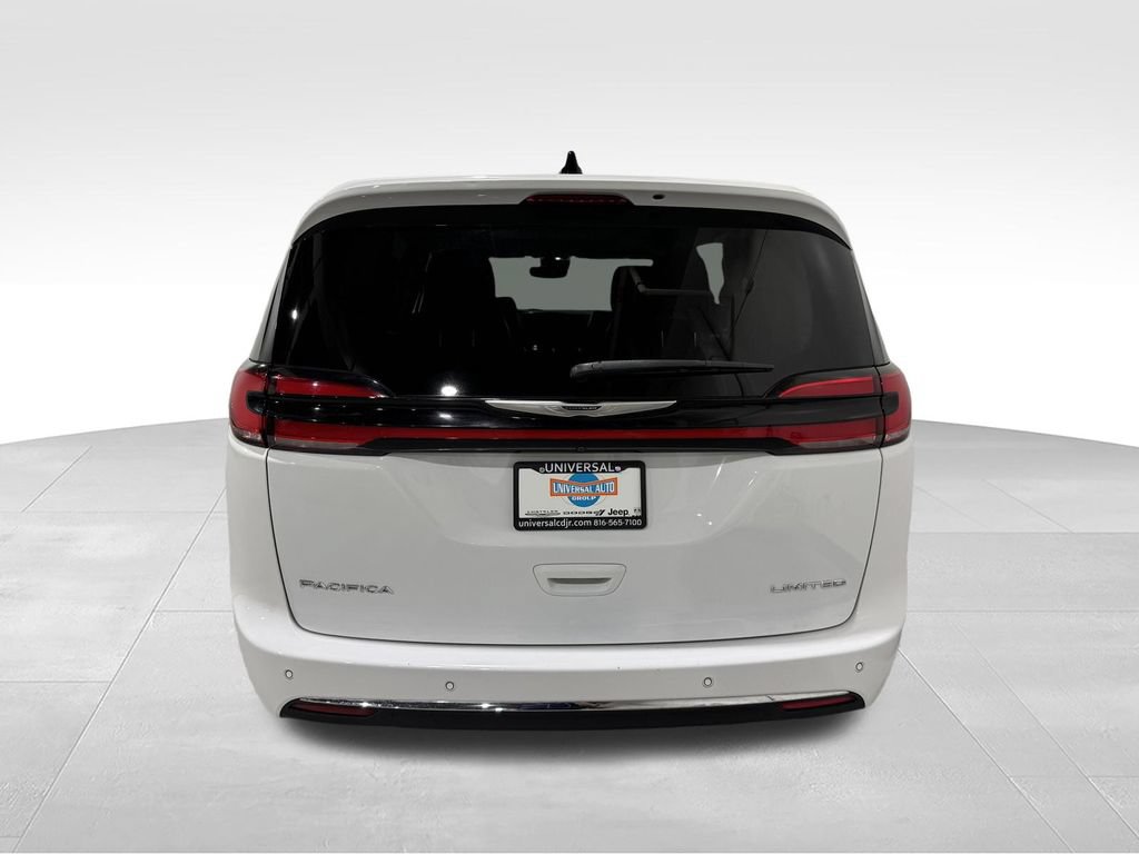Used 2024 Chrysler Pacifica Limited FWD image 25