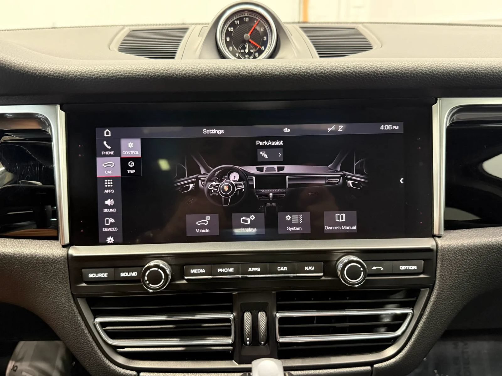 Used 2020 Porsche Macan AWD/4WD image 30