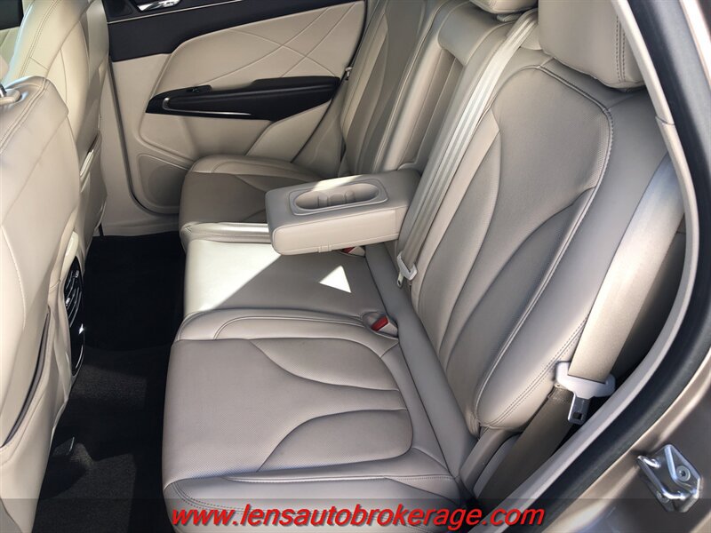 Used 2018 Lincoln MKC Reserve w/ Lincoln MKC Climate Package FWD image 17