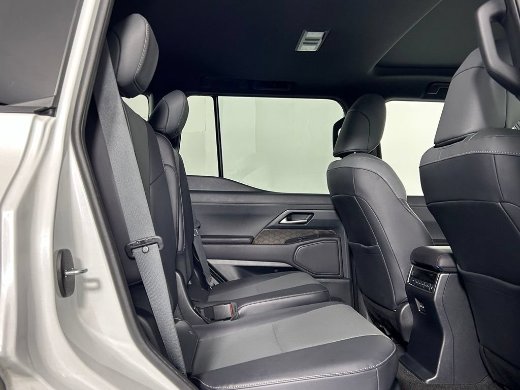 Used 2025 Lexus GX 550 w/ Cold Area Package AWD/4WD image 13