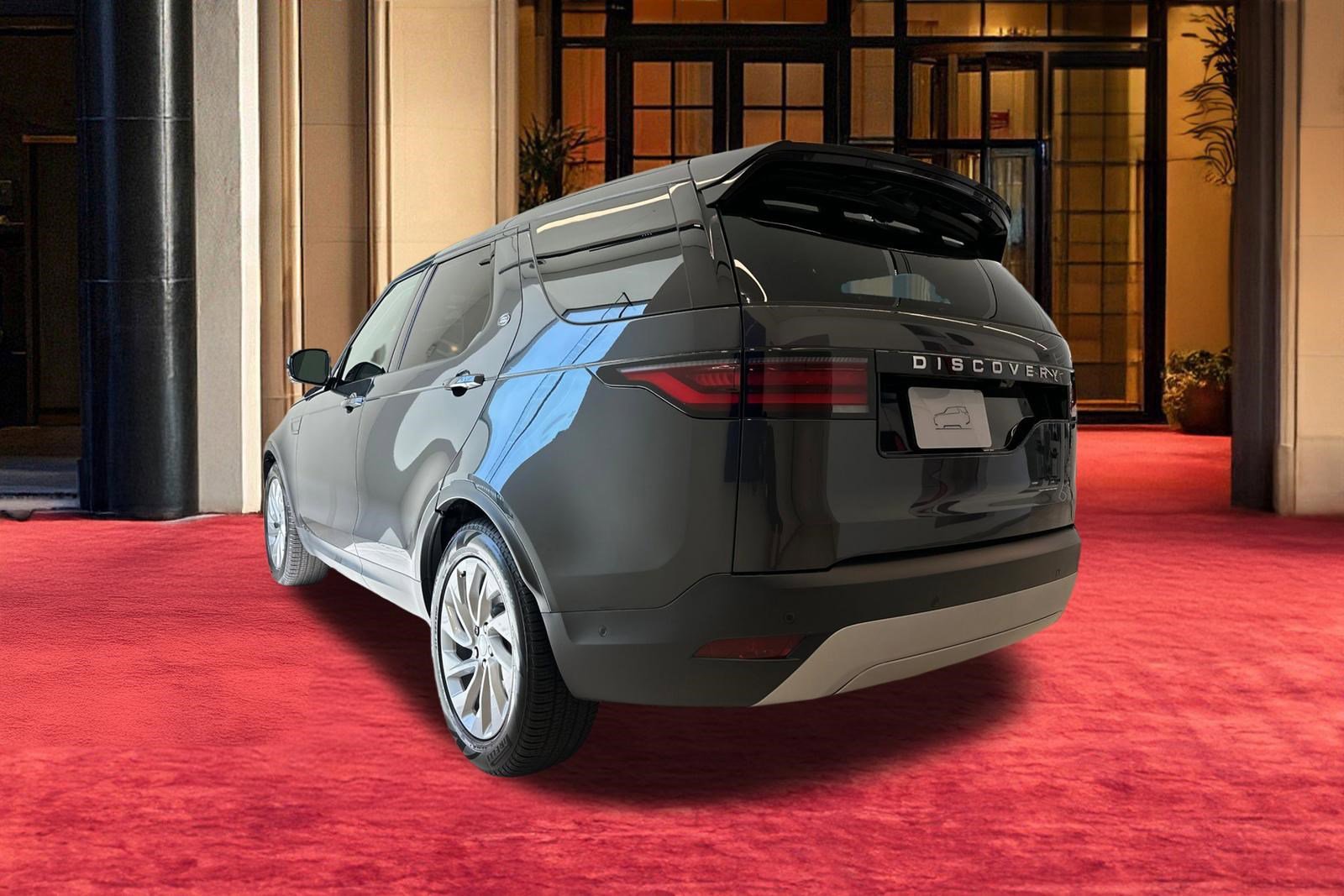 New 2026 Land Rover Discovery S image 4