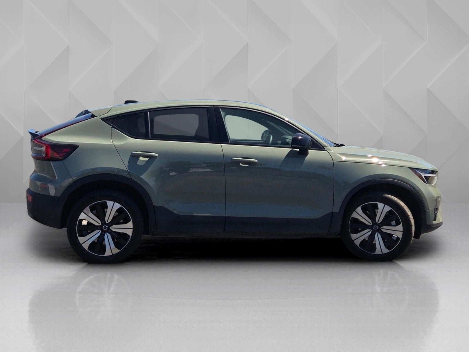 Used 2023 Volvo C40 P8 Recharge Plus AWD/4WD image 7
