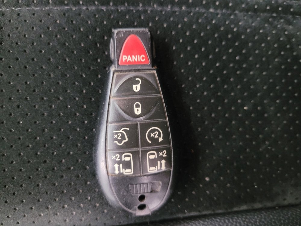 Used 2017 Dodge Grand Caravan SXT image 32