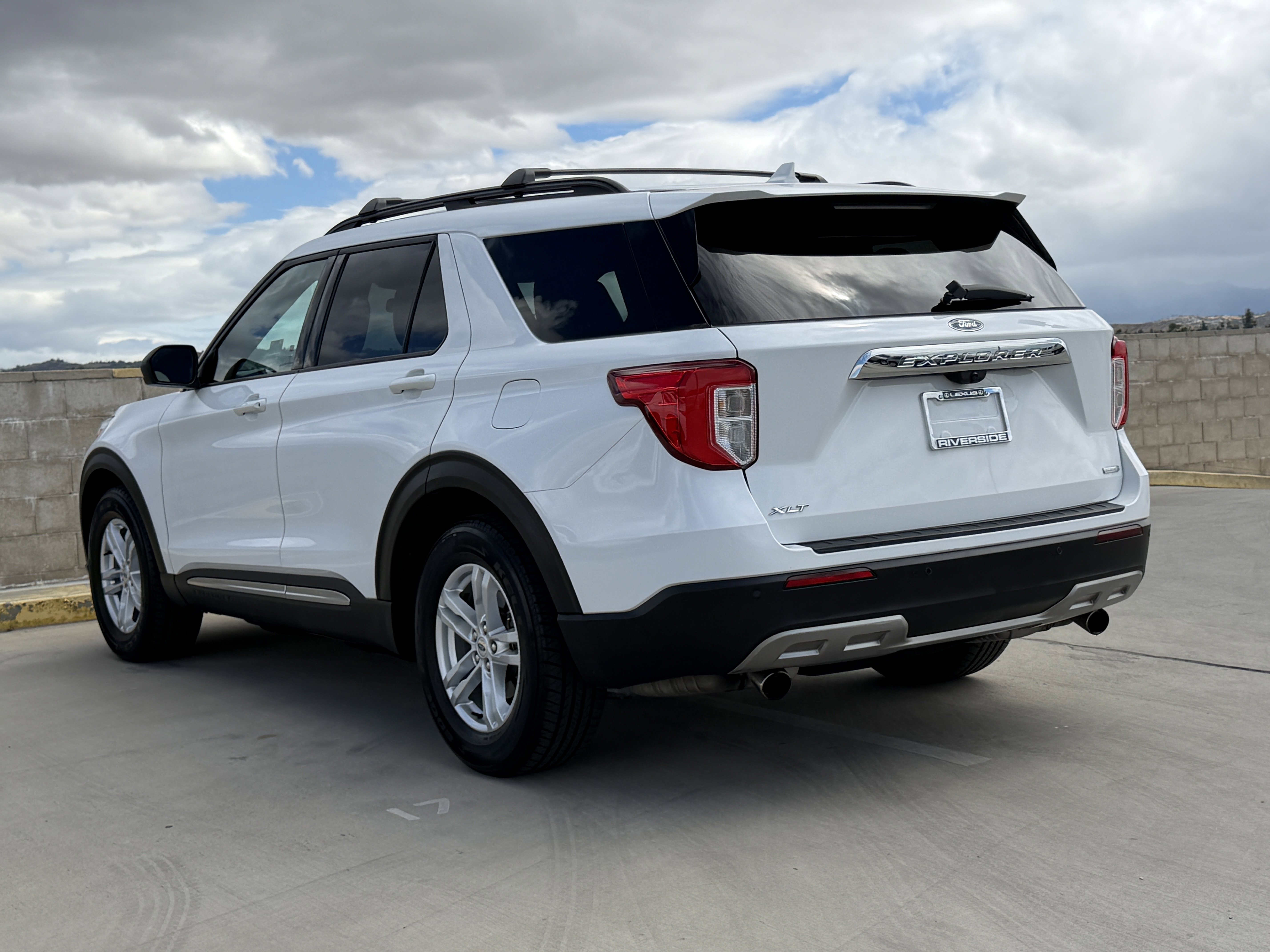 Used 2020 Ford Explorer XLT w/ Equipment Group 202A RWD image 7