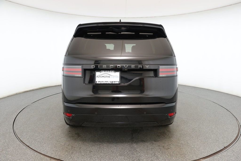 Used 2024 Land Rover Discovery Dynamic SE image 5