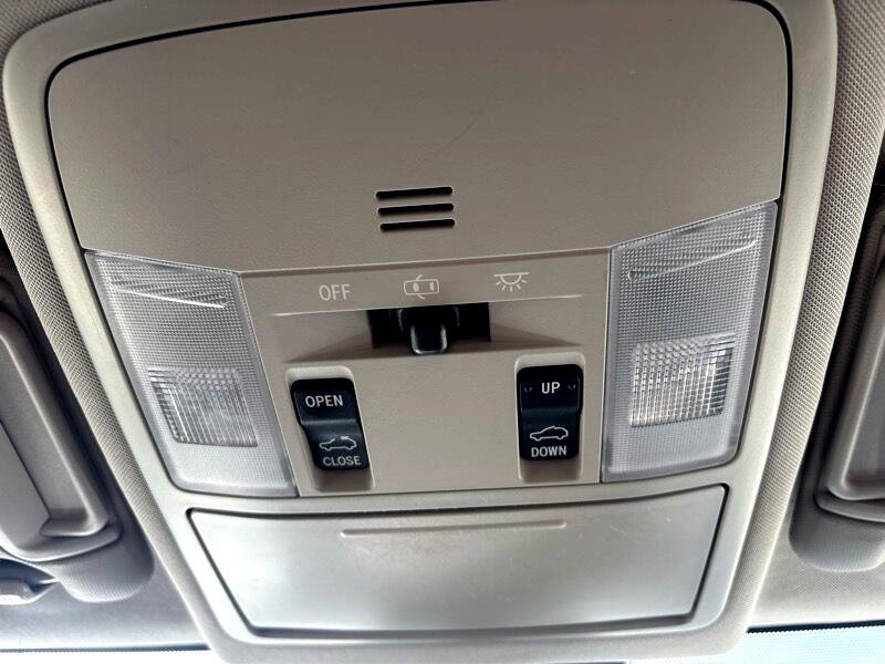 Used 2017 Toyota RAV4 Limited image 27