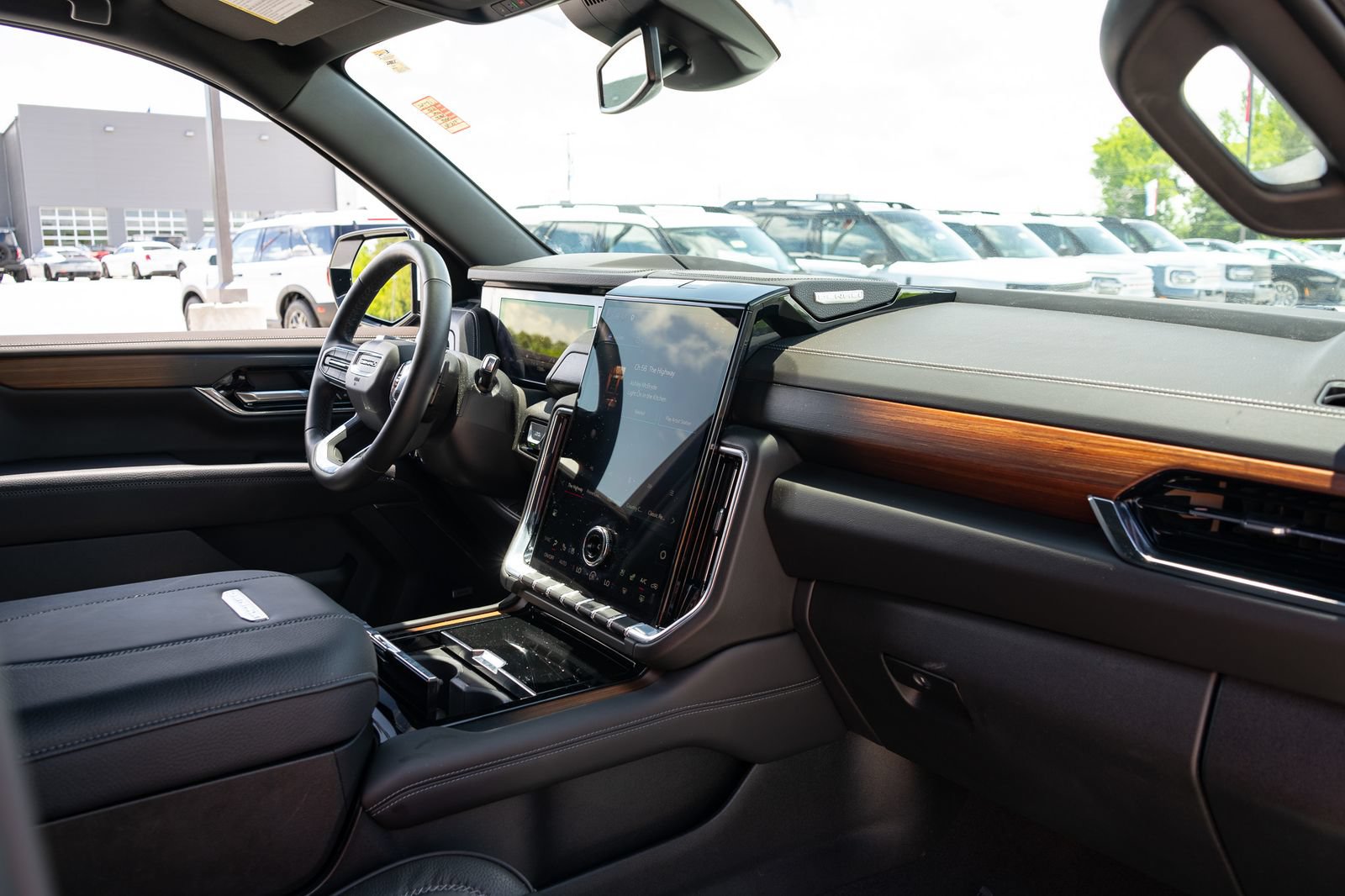 Used 2025 GMC Yukon XL Denali AWD/4WD image 22
